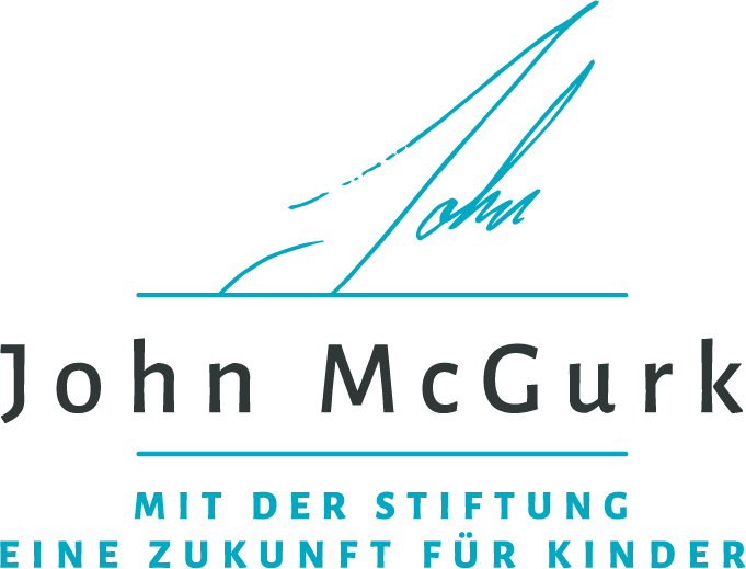 John McGurk - Mit der Stiftung "Eine Zukunft für Kinder" Logo